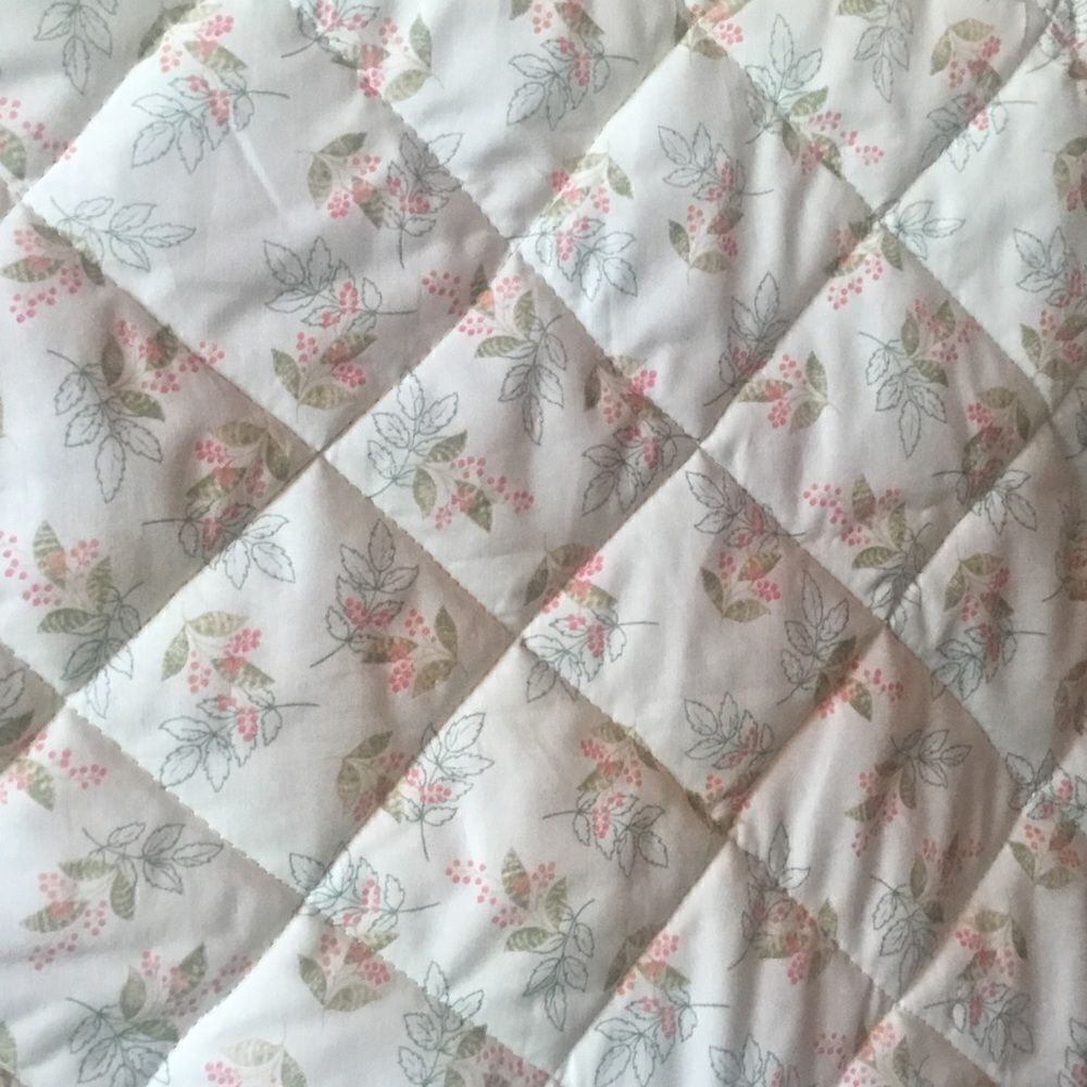 Hand Crafted New Poppies Quilt - Picture 12 of 12